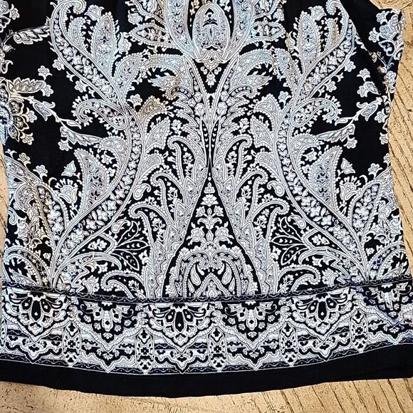 Black and white summer v neck top size M - Picture 7 of 8